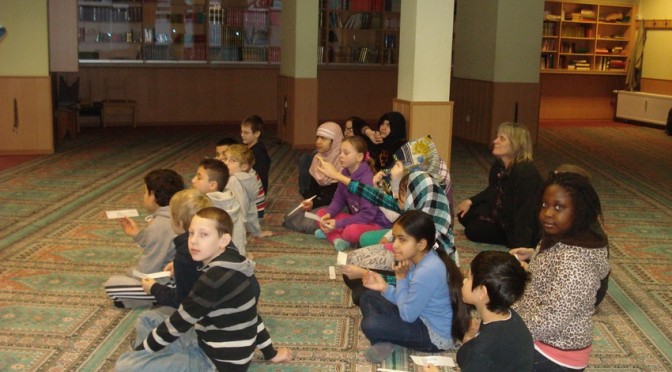 Klasse 4a besucht die Sultan-Ahmet-Moschee in Billstedt