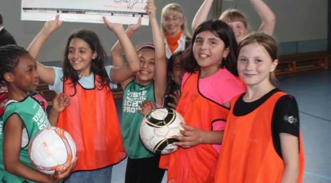 Volksbank Stiftung unterstützt Kicking Girls im Stadtteil Billstedt