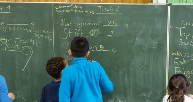 Mathematikunterricht im 3. Schuljahr: Wie viel wiegt eine Federtasche?